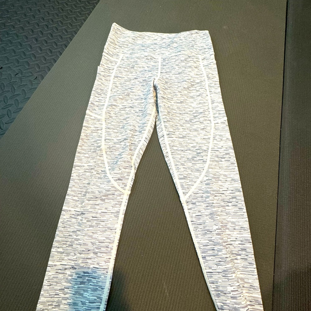 ZYIA compression leggings with pockets. Versatile color. EUC size 4